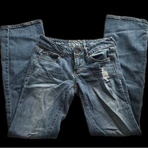 Low waisted jeans , bootcut 
Brand is SO 
Size: 3 regular
In good condition
